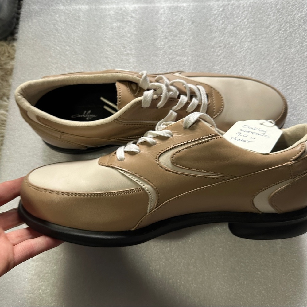 Women’s Tan & Cream Oakley Leather Golf Shoes NWOT Sz 9